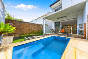 Convenient 4BR with Private Pool close to Airport, Sydney